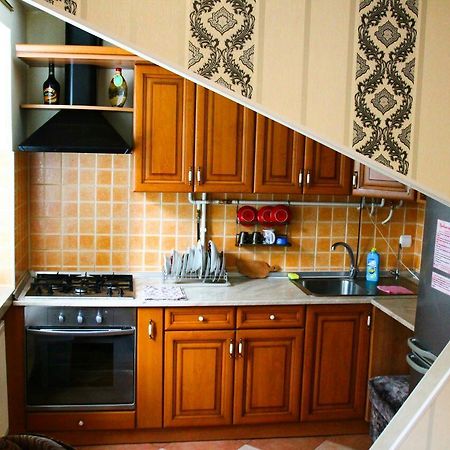 Tihogo 15 Apartment Uzhhorod Ngoại thất bức ảnh