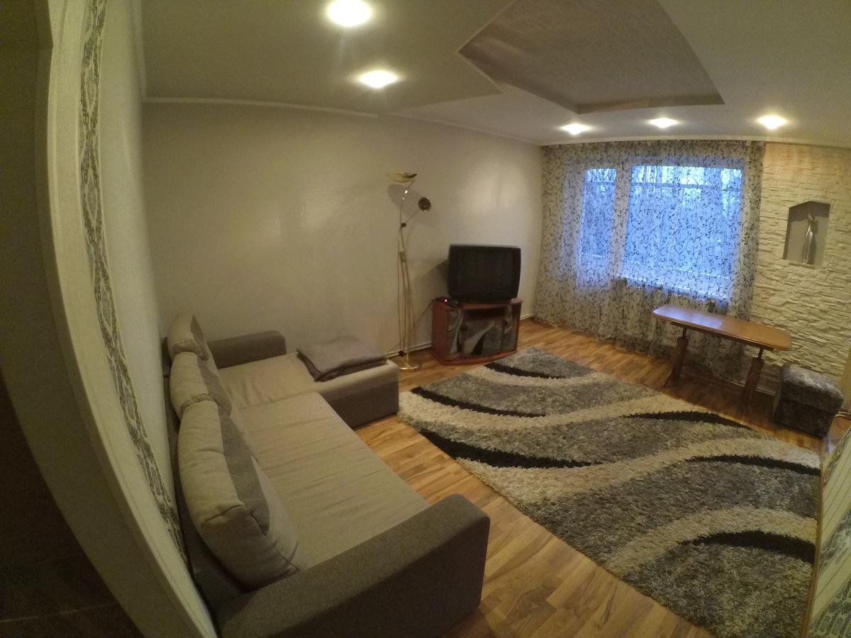 Tihogo 15 Apartment Uzhhorod Ngoại thất bức ảnh